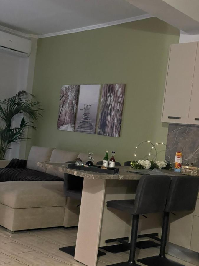 Nemeapolis 1 Apt Luaran gambar