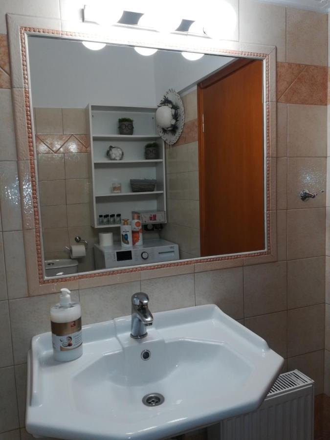 Nemeapolis 1 Apt Luaran gambar